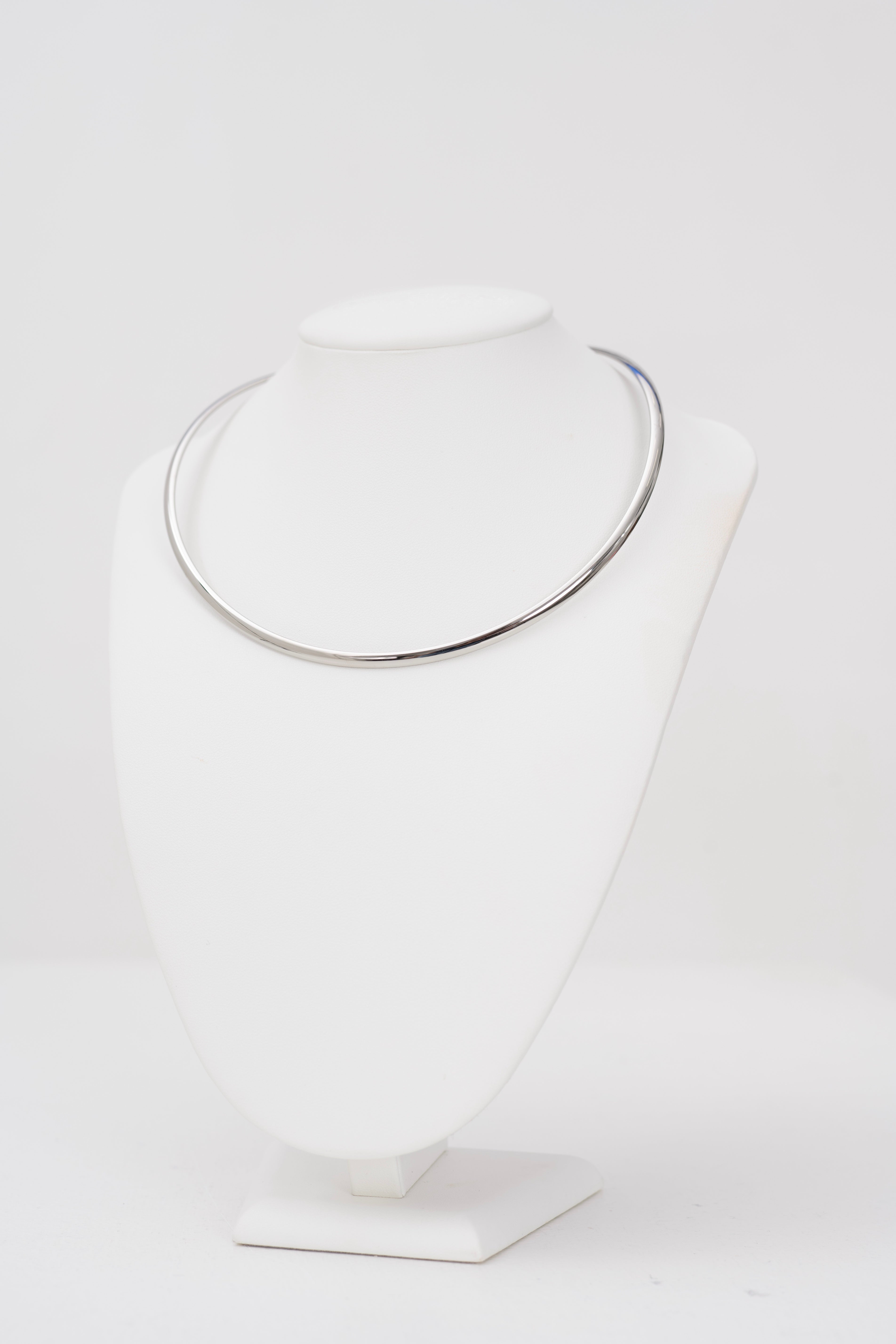 Collana rigida filo lucido