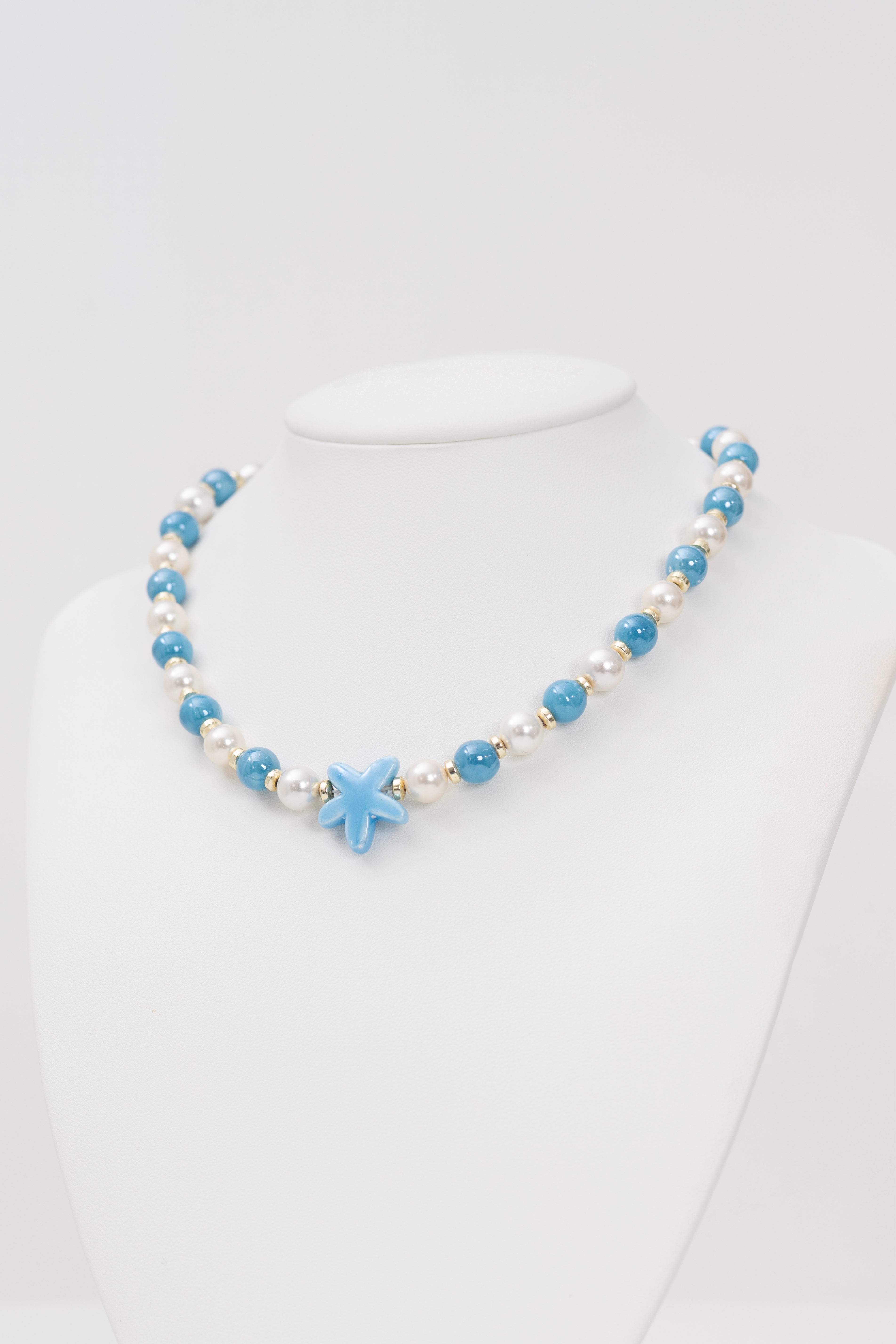 Collana fatta a mano con Perle azzurre in Ceramica