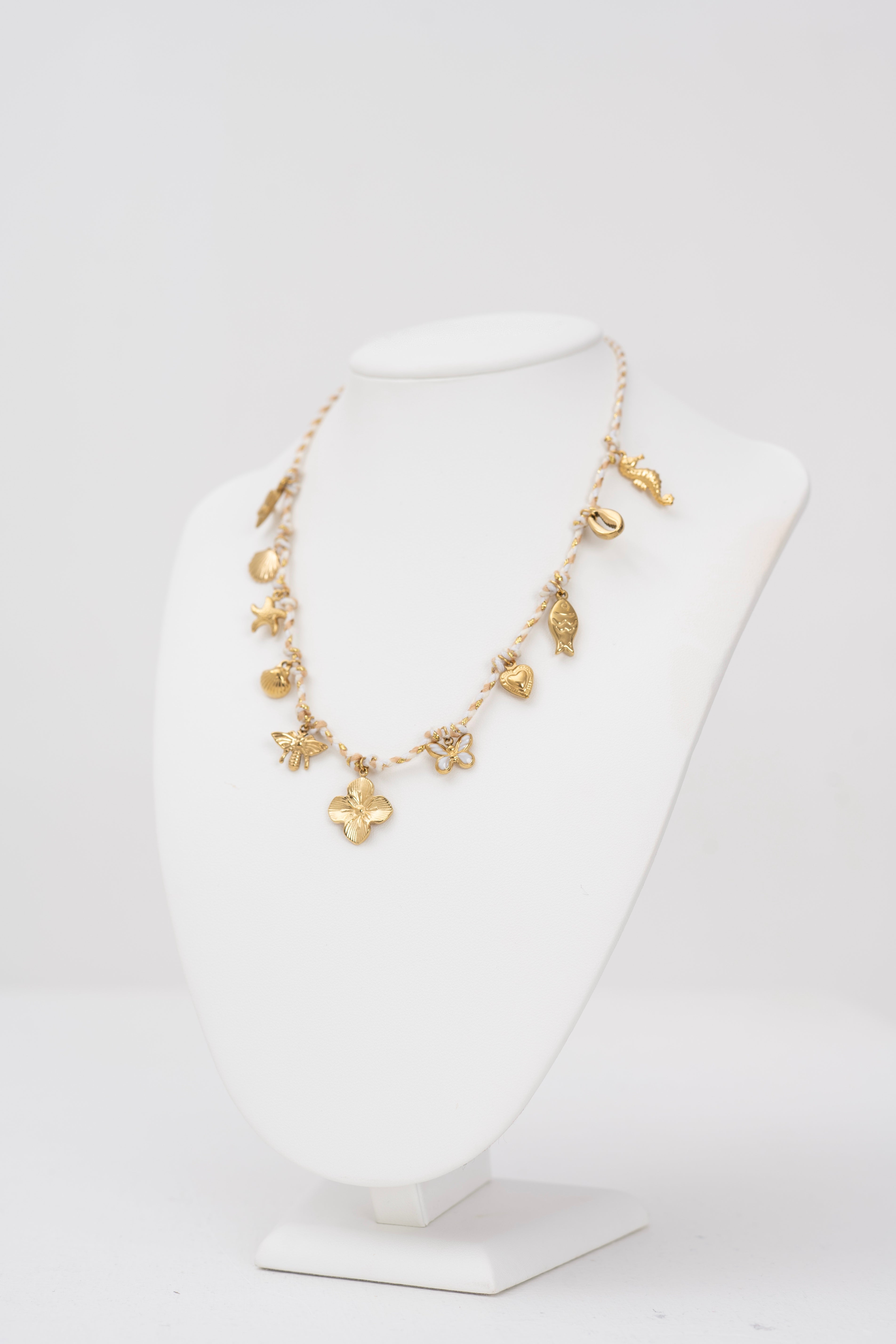 Collana con charms marini