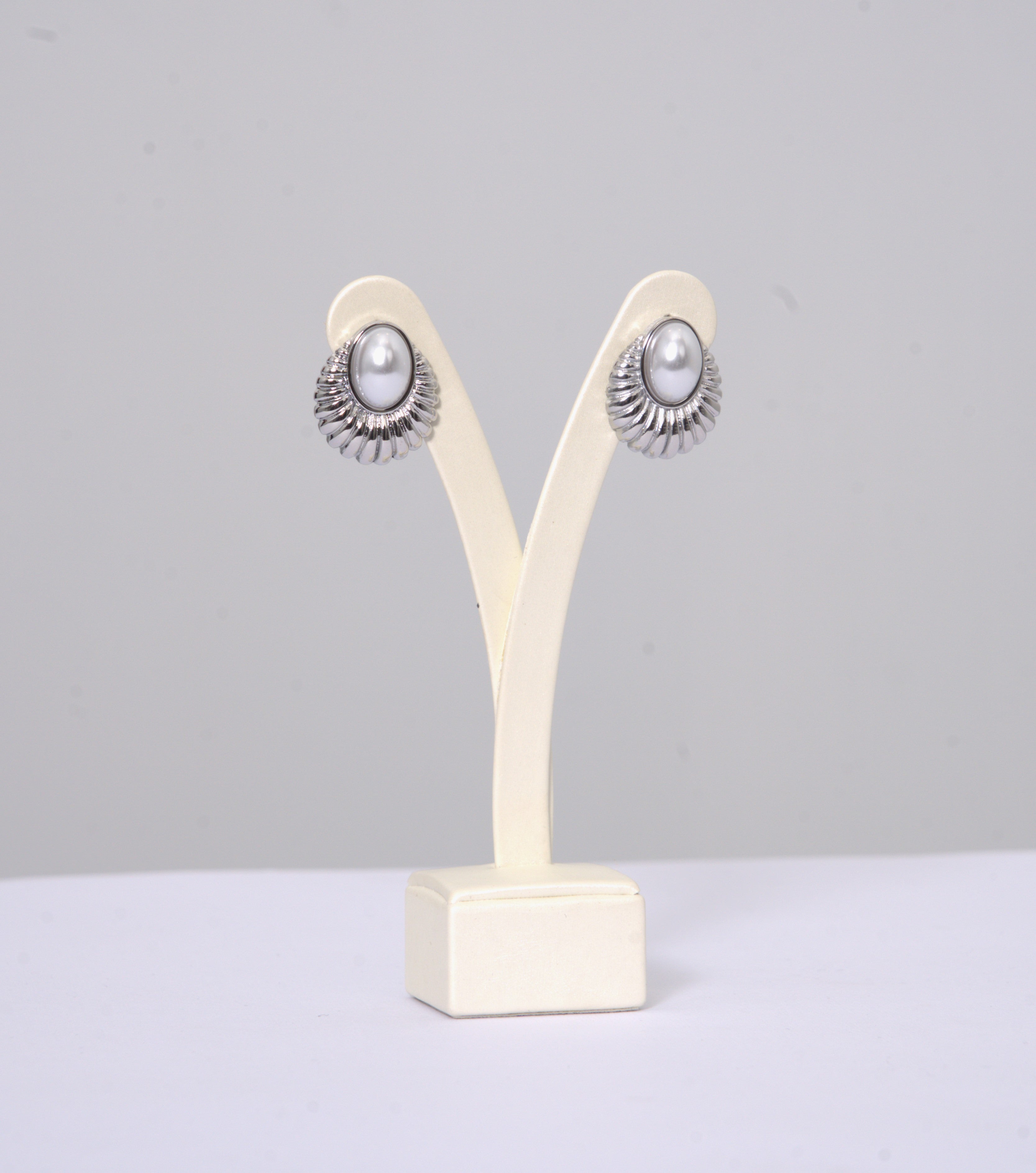 orecchini a lobo con perla