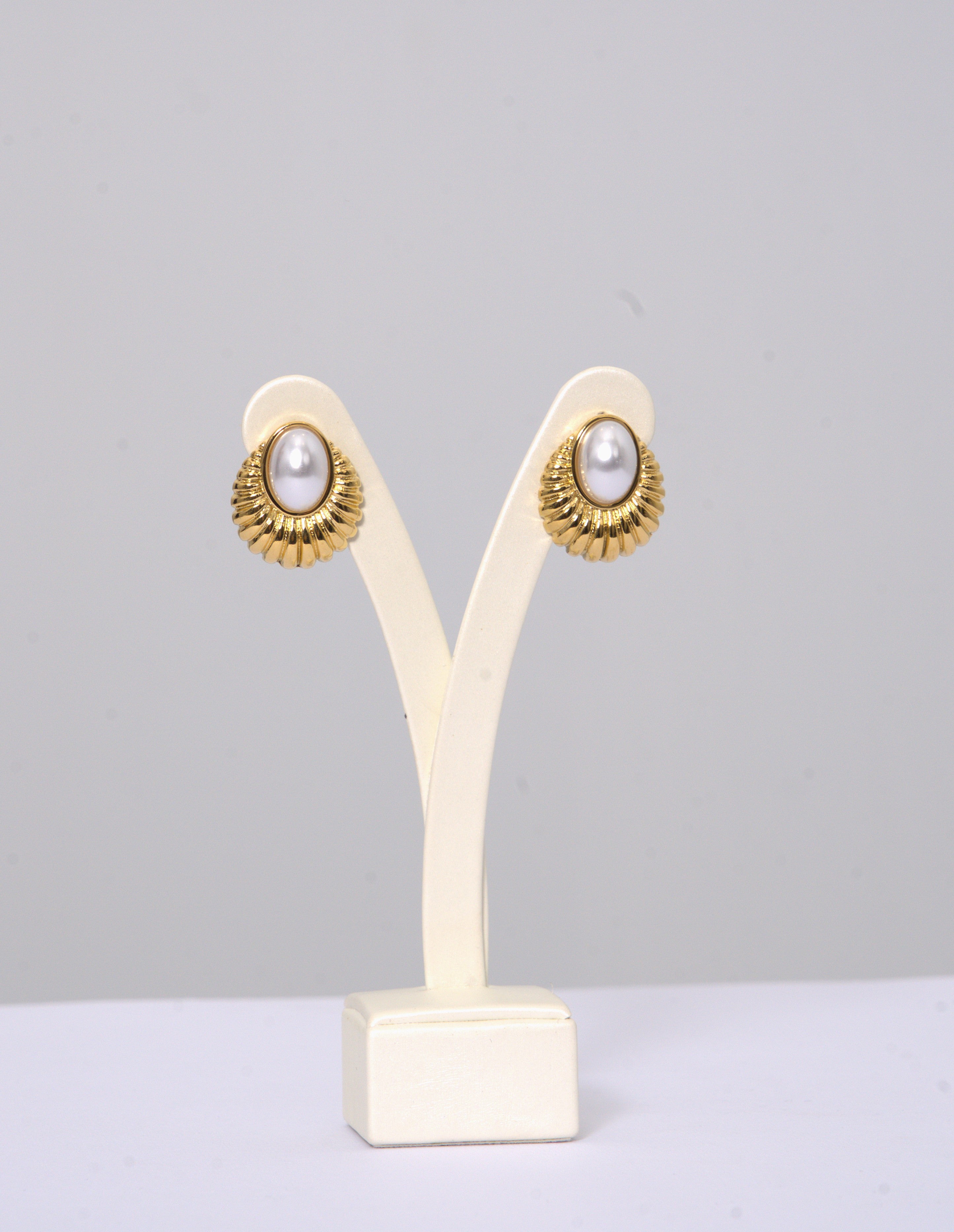 orecchini a lobo con perla