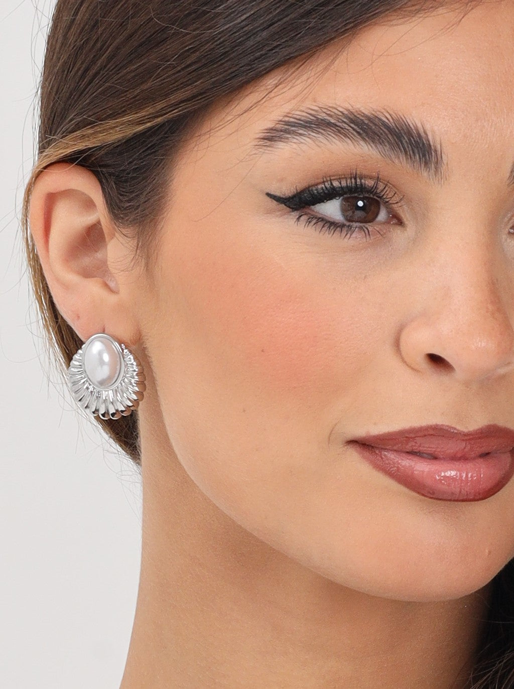 orecchini a lobo con perla